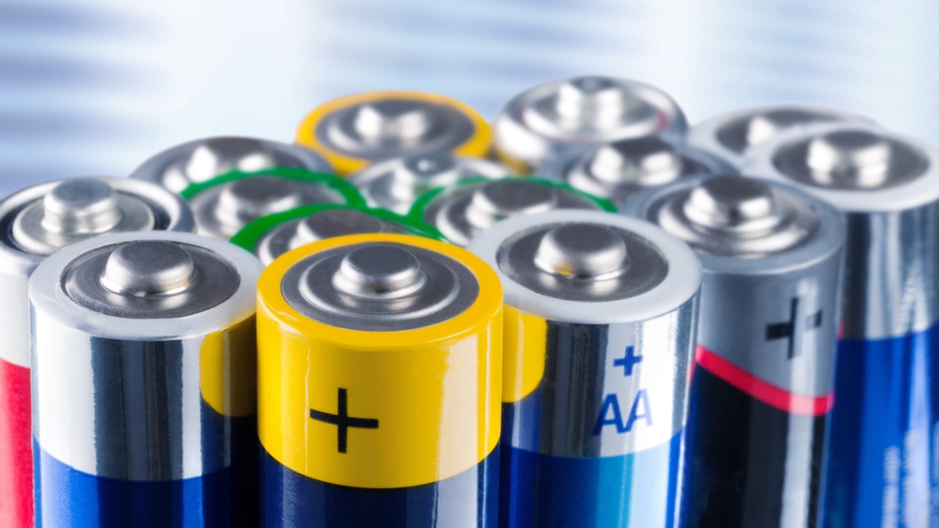 Batería (electricidad) – Qué es, cómo funciona y tipos