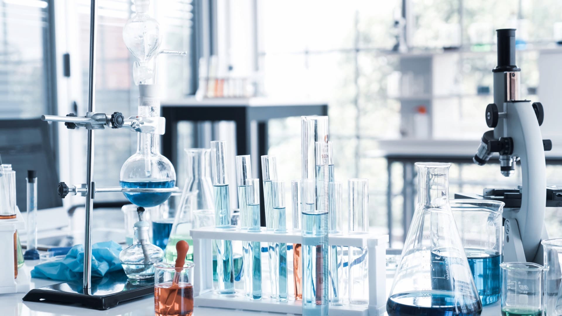 Herramientas básicas utilizadas en un laboratorio de química